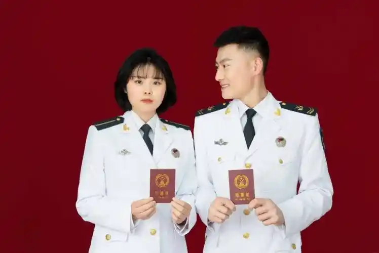 这12对军人的结婚照,你觉得哪个更好看?_登记_工作_陆军