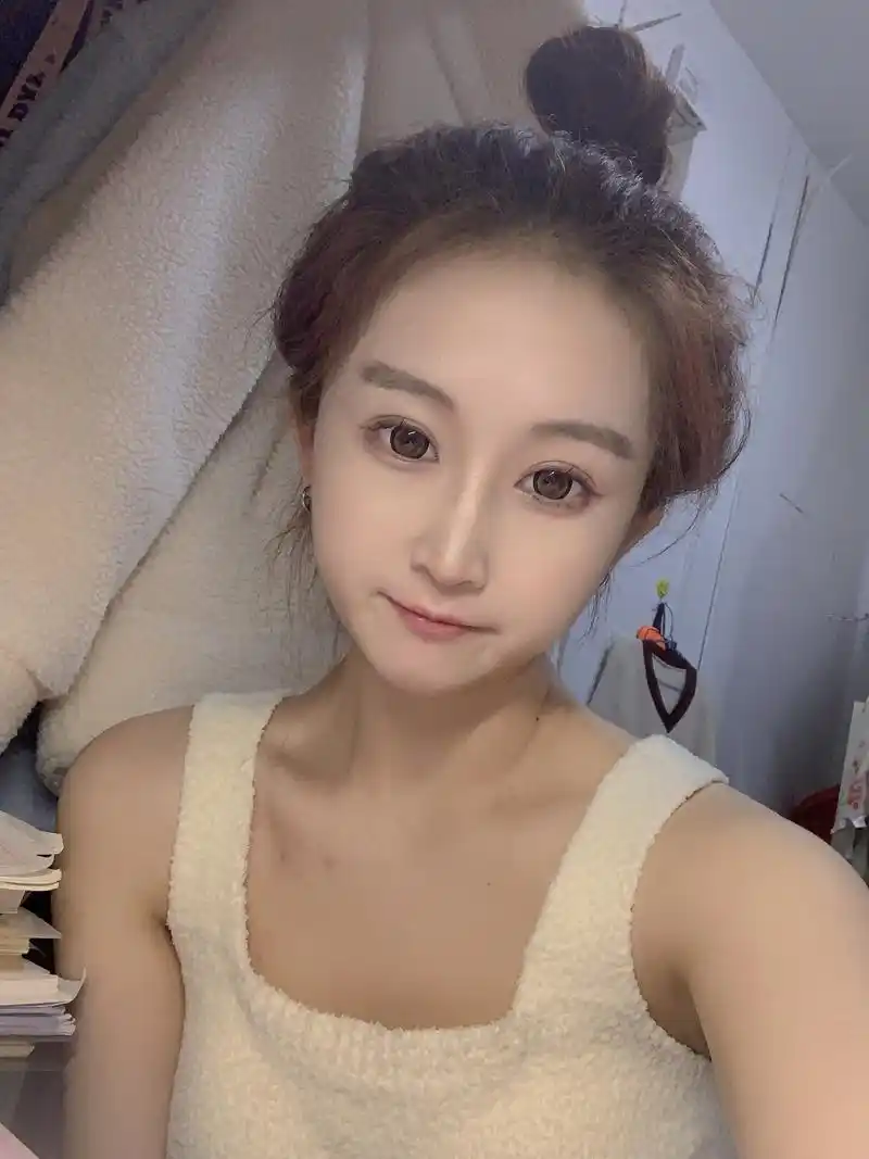 好清秀的小脸美女 女神 :小7 坐标:辽宁 学校:辽宁师范大学硕士在读