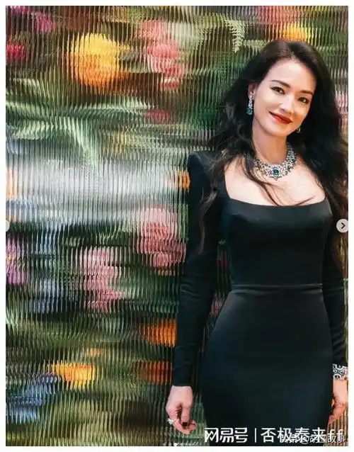 看到48岁舒淇的千元婚纱,才明白央视采访上袁泉那番话的含金量