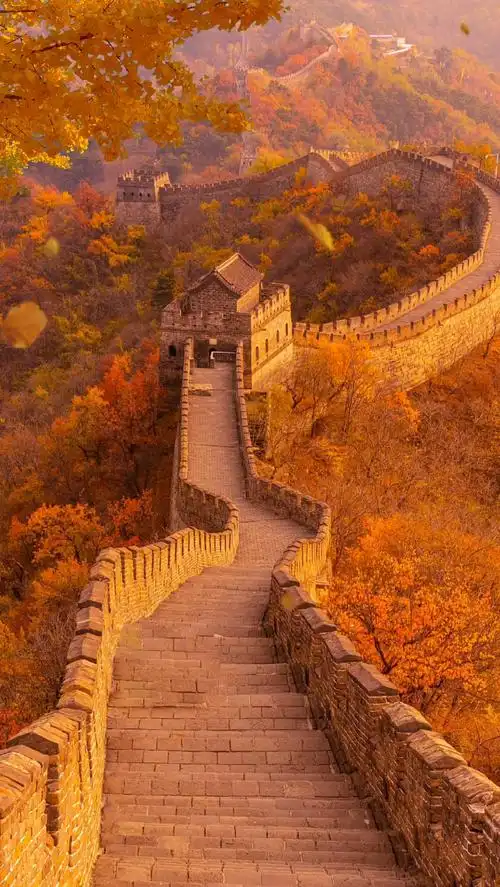 素材 登长城,邂逅塞上秋色,看万山红遍,层林尽染,赏江山如画,山河壮美