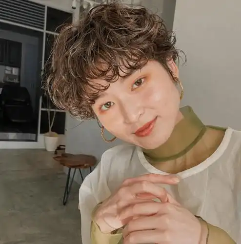 超短发烫什么卷?