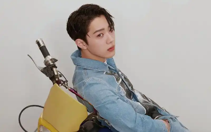 赖冠霖时尚写真高清桌面壁纸