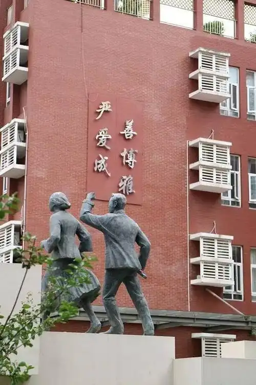校园名片 | 探访《小别离》拍摄地,这所有着110年历史的中学为何屡屡
