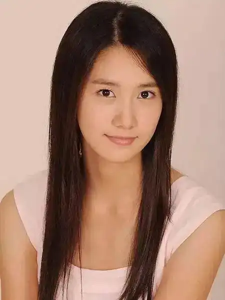 如果说起出道时的变化,那只能说允儿褪去了青涩,逐渐长开的同时也变得