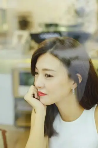 傅晶夏日写真曝光 优雅随性魅力值up