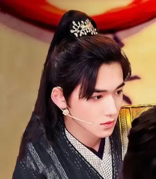 《王牌对王牌》侠义江湖感海报96穿上古装的宋亚轩同学真的好帅啊