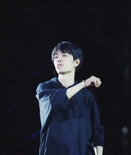 看似风光无限,实则战战兢兢,王一博肖战的酸楚,黄渤早就看穿了