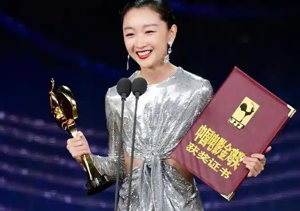 大嘴,驴脸,平胸,长相普通却硬要演"绝世美女",谁给的勇气?