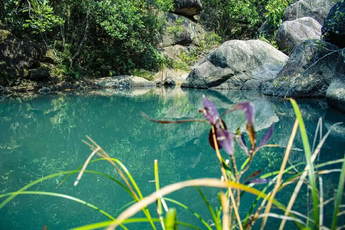 马峦山穿越梅沙尖