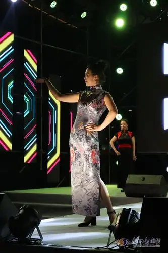 美!这场走秀带你感受旗袍韵味!