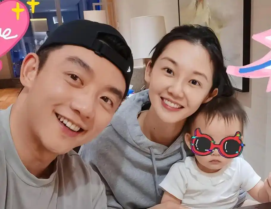 郑恺妻子苗苗辟谣传闻,家有两个孩子 郑恺妻子苗苗辟谣生育第三胎的