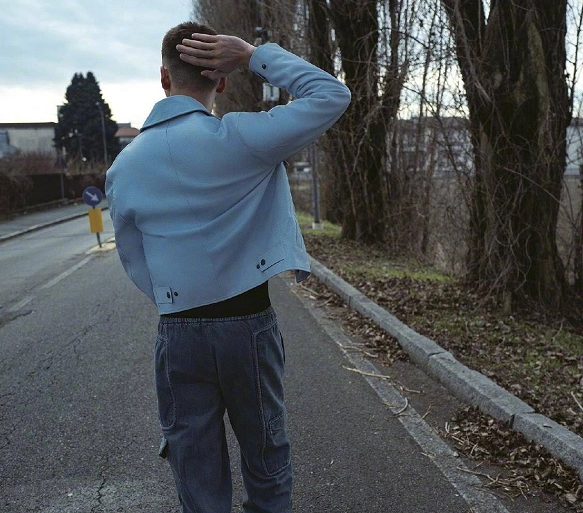 陈伟霆杂志大片曝光,寸头造型,演绎帅气忧郁男