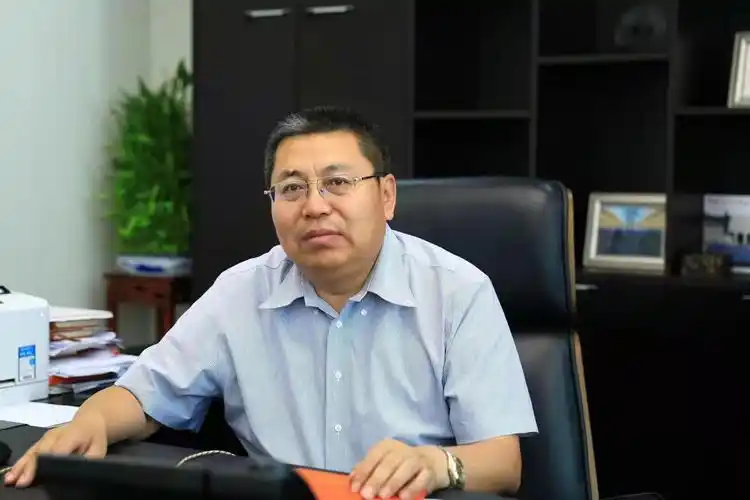 信院校友风采方正科技集团股份有限公司总裁吴建英