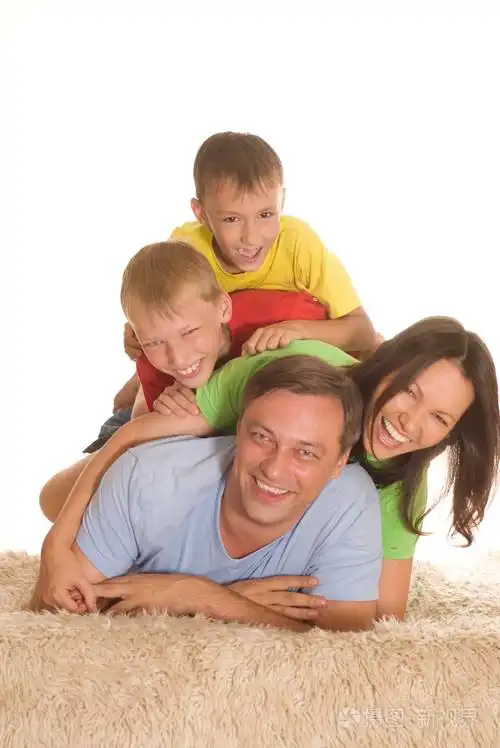 四个幸福家庭