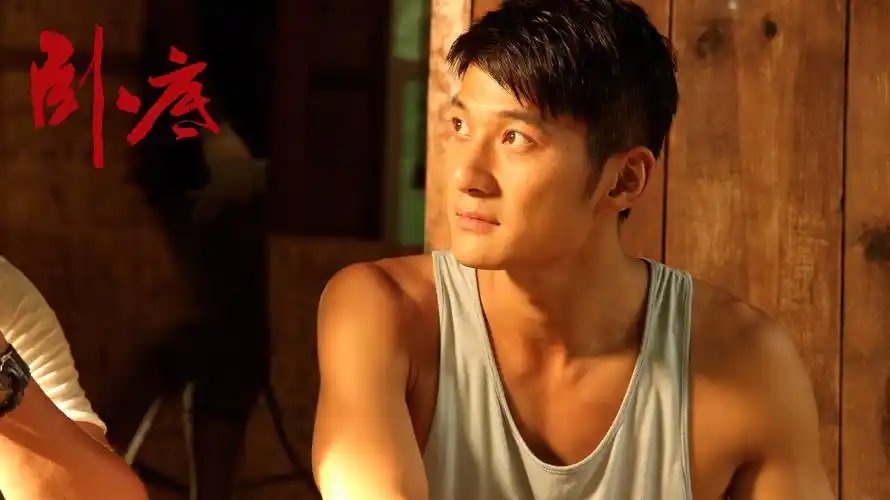 《卧底》造硬派荷尔蒙 张陆透坚毅血性