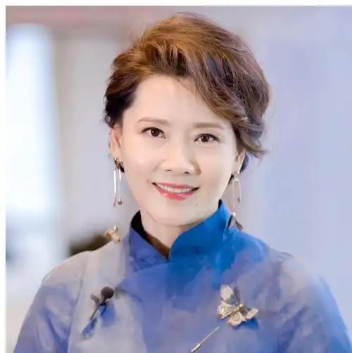 何赛飞的新发型让我懂了为什么有些阿姨染完头发仍有明澈美感