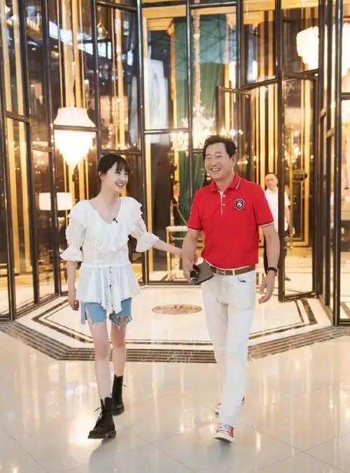 郑爽妈妈回应老公关联餐饮公司欠税一事江湖险恶