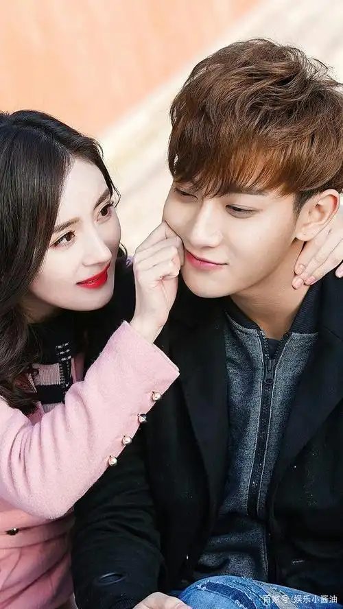 《谈判官》黄子韬杨幂美图分享,虽是"姐弟恋"但感觉好般配!