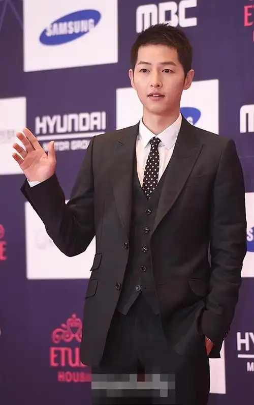 exo金钟仁击败宋仲基李敏镐获得"最性感韩国男星"1位【组图】