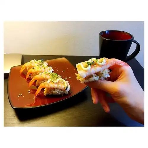 如如别动做的手握寿司