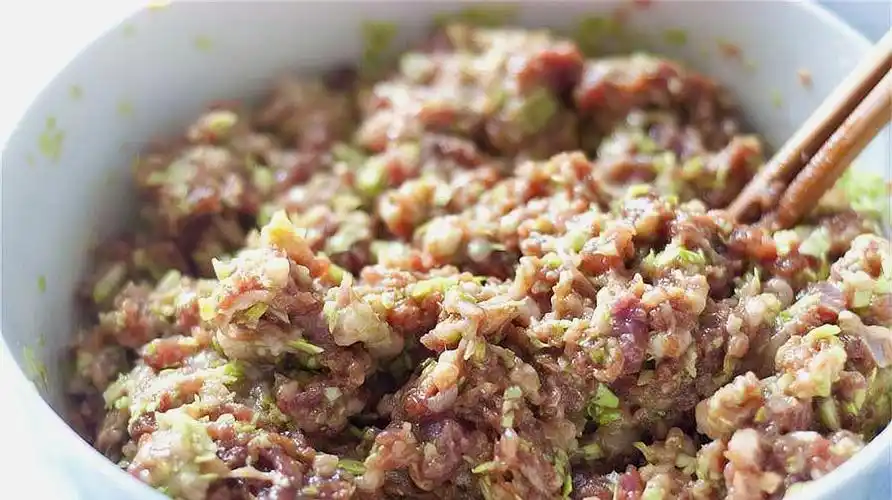 记住这2步,饺子鲜嫩多汁满口香 服务升级 5香葱肉馅:做法超简单,口感