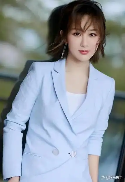 当杨紫和一群顶级大佬同框时,我才彻底明白赵丽颖所说的那句话