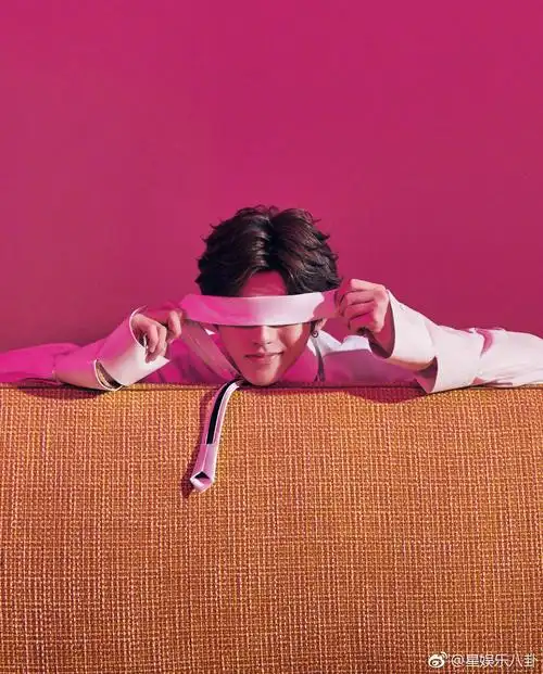 蔡徐坤新封面 蔡徐坤时尚芭莎2月上封面预告 蔡徐坤封面 时尚芭莎2