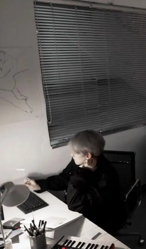 边伯贤侧颜女友视角壁纸