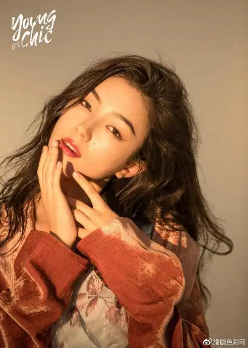 唐人街女孩刘承羽兼具女孩可爱和女人妩媚中意混血的她身材火辣