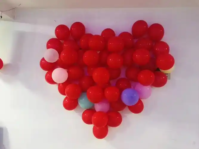 最满意的心形气球墙!
