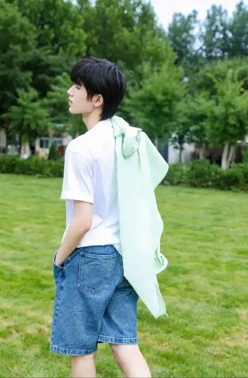 宋亚轩告别八月plog#宋亚轩晒绿色系plog告别八月96是清新鲜活敌