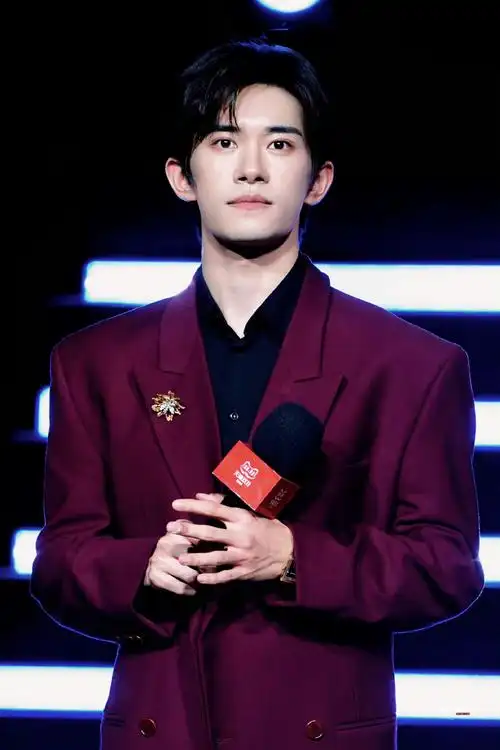 易烊千玺天猫代言人