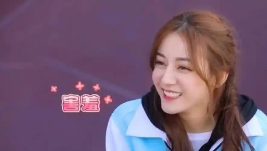 他被鞠婧祎喜欢了8年,跟他对视热巴会脸红,看清是谁:不爱不行_梁朝伟