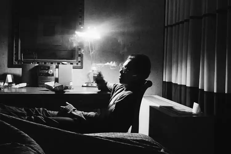 黑白照片中的孤独感