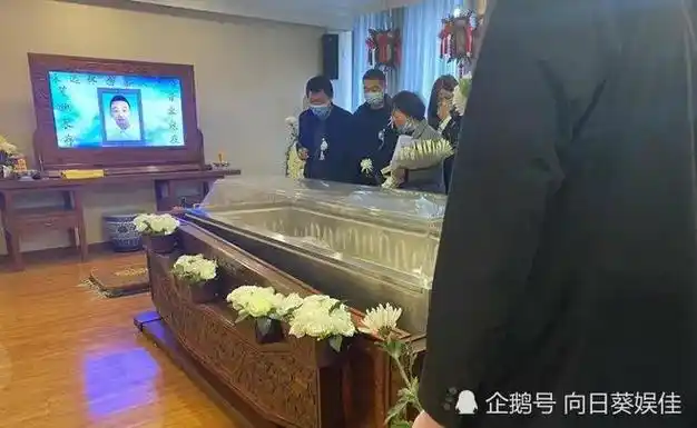 郭威为什么要给姚策捧遗像郭威你在干什么