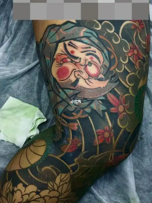 山东枣庄曦阳刺青处花腿火男纹身