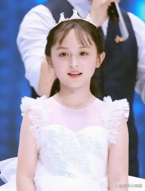 刘楚恬两岁时就年入百万,因太漂亮被怀疑整容,现在长大咋样了?