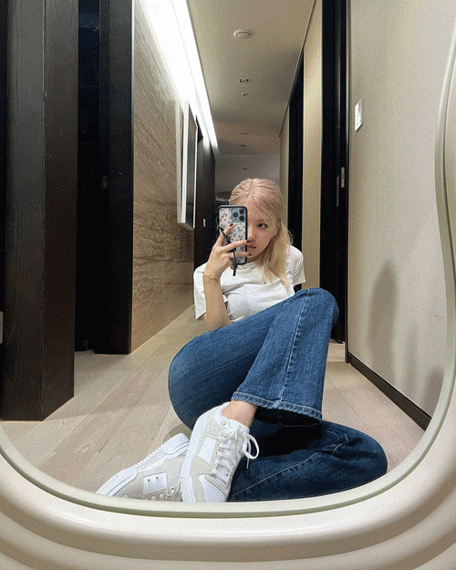 ▼ jisoo,jennie,ros07 上脚小编最近逛社交媒体时发现,3 位女神上