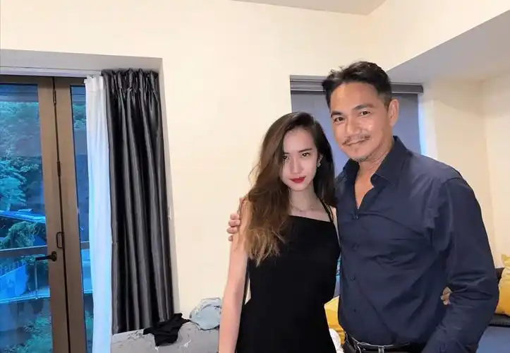 晒超低胸美照女人味十足_骆欣_骆达华_卢燕