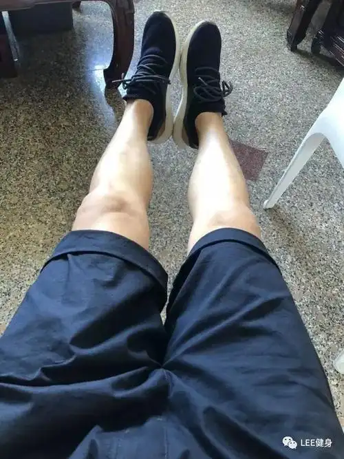 偷窥了25位肌肉男的多毛腿真的比女人的腿细吗