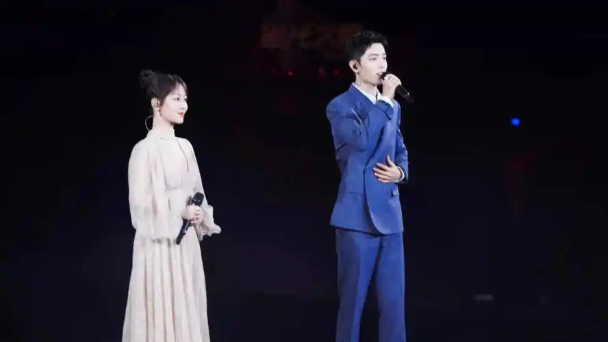 杨紫肖战合唱情歌甜到上头被吐槽造型太丑杨紫1句话回应