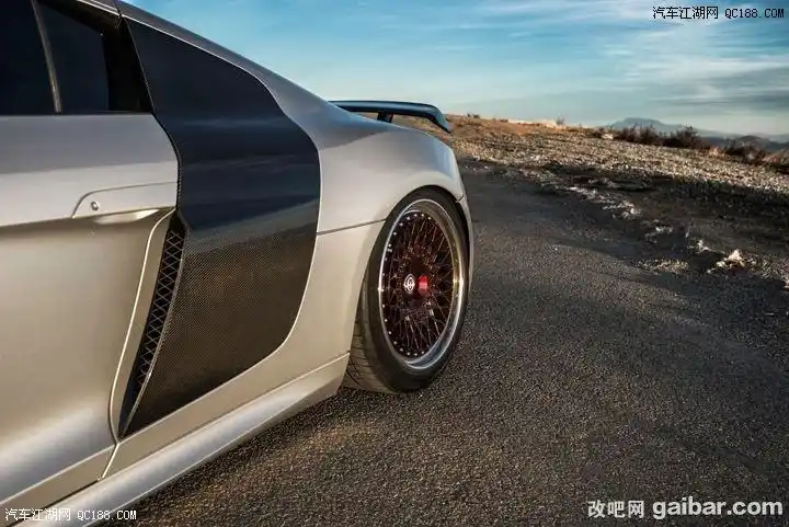 时尚排气管设计 奥迪r8改装案例鉴赏