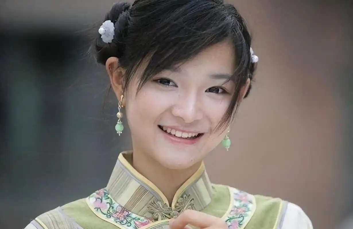 何琢言:曾与赵丽颖同台pk,被传插入黄晓明感情,缘何巅峰期陨落