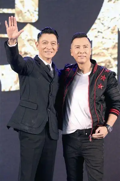 当174cm的刘德华遇上175cm的甄子丹,究竟是谁的身高说谎了?