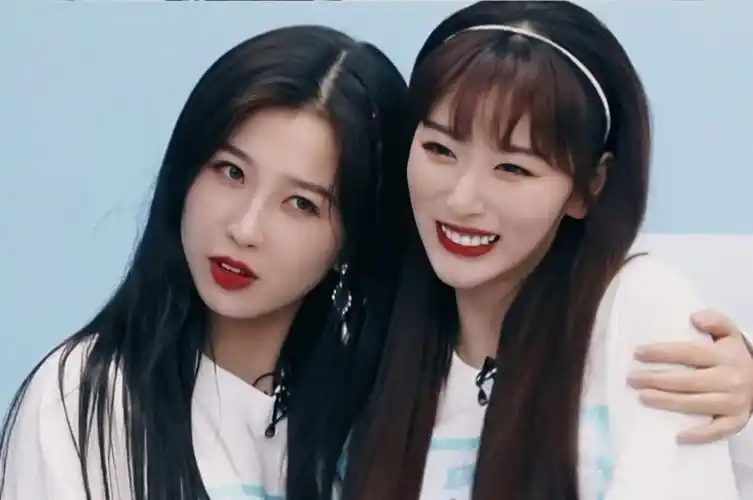 青2二轮公演虞书欣当众表白孔雪儿欣风雪雨szd