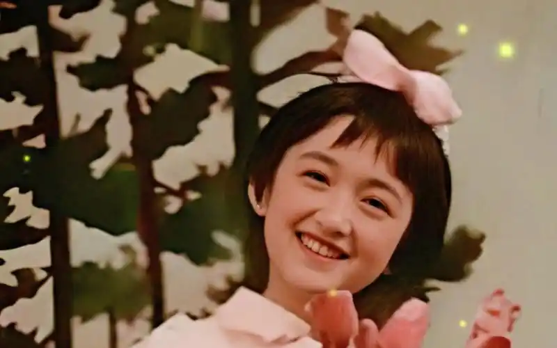 甜歌皇后杨钰莹童年照