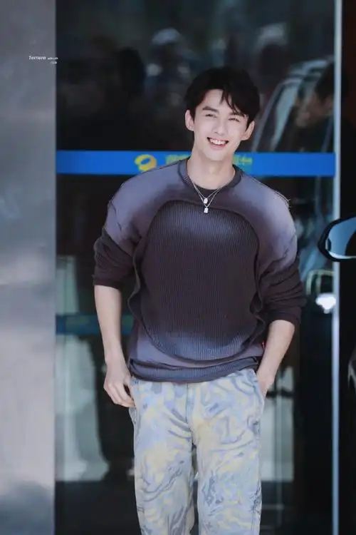 吴磊在暴雪时分