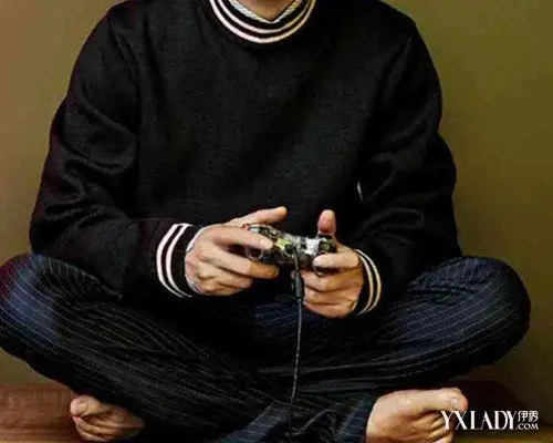 图李易峰光脚图片曝光他的女朋友是谁