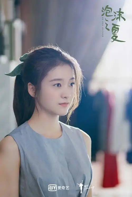 新版《泡沫之夏》首播 张雪迎首度献声片尾曲