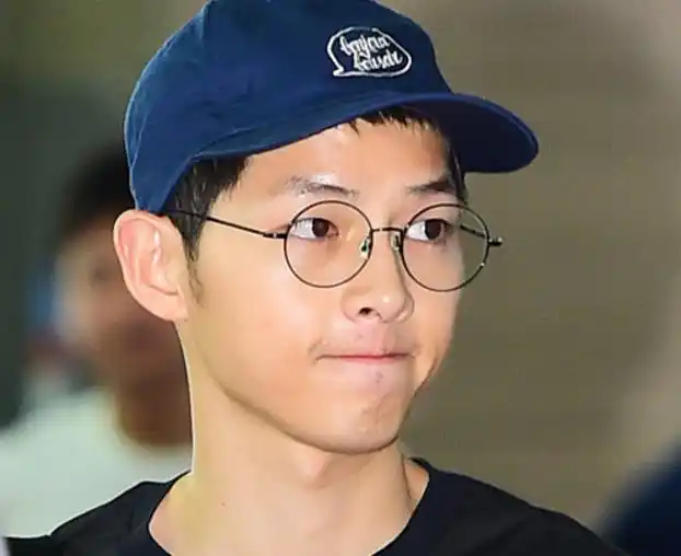 戴眼镜最好看的韩国男演员,你觉得谁的造型更胜一筹?